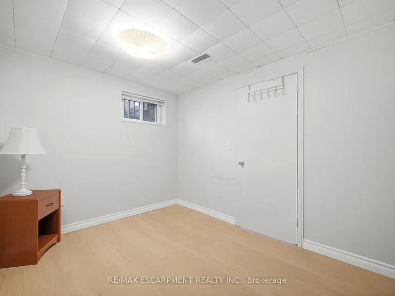 1926 Reiss Ct — Photo 26