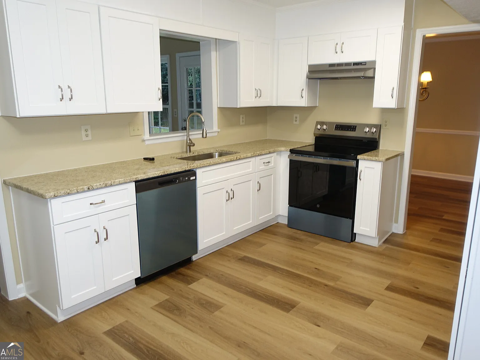 4 bed, 2.5 bath, 2121 sqft, $2,850 — Photo 4