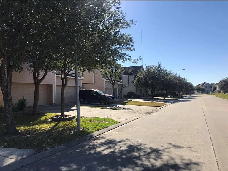 2811 Hackamore Hollow Ln — Photo 19