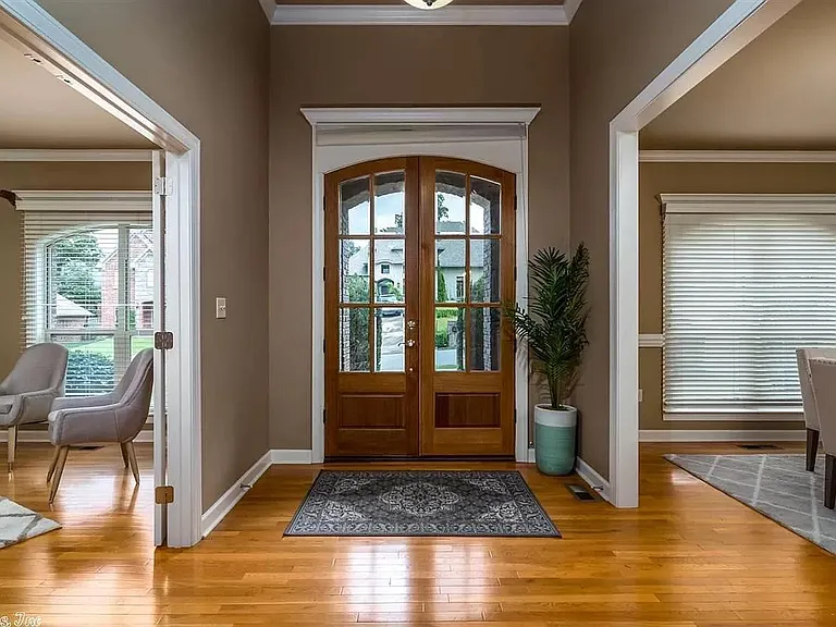 20 Bristol Ct — Photo 1