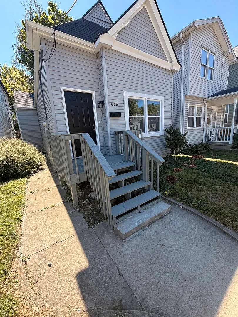 Beautifully Renovated 3 BR House! — Photo 2