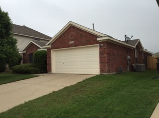 11013 Briaroaks Dr, Fort Worth, TX 76140