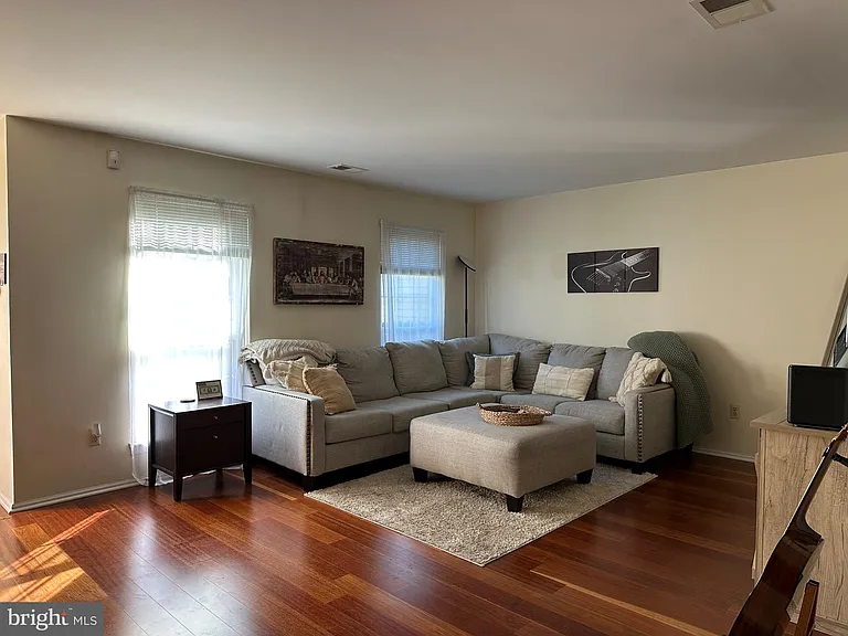 181 Wyndham Pl — Photo 8