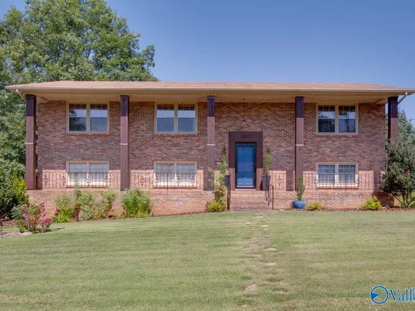 8015 Navios Dr SE, Huntsville, AL 35802