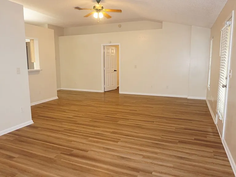 5050 Acre Estates Dr W — Photo 4