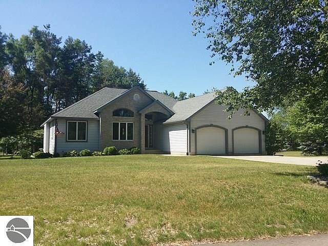 1st image of 3011 Spruce Dr