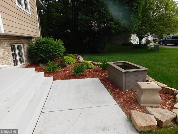 2nd image of 516 Aspen Ct W