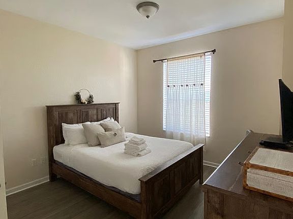 5th image of 4114 Breakview Dr