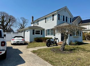 18 Brown Pl, Oakhurst, NJ