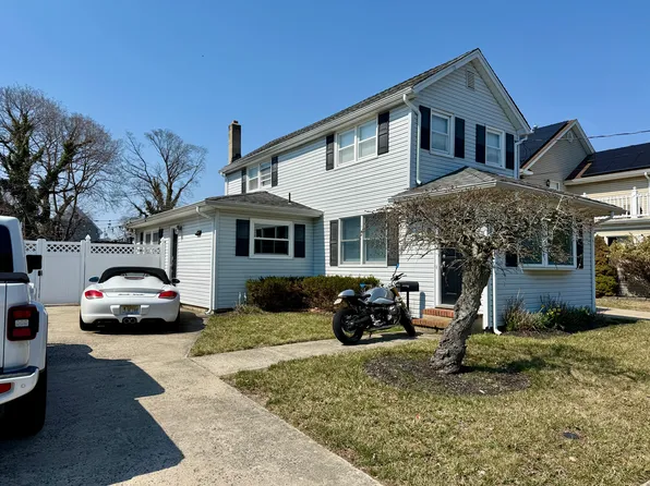 18 Brown Pl, Oakhurst, NJ 07755