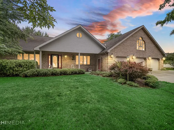 2263 Fox Run Dr, Kankakee, IL 60901