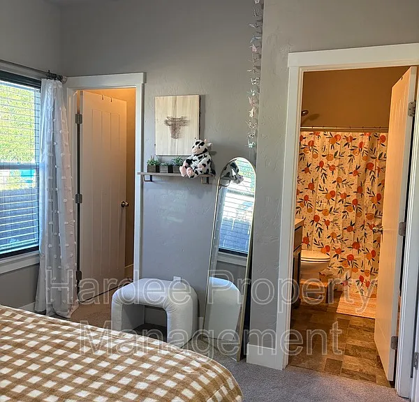 4315 N Adams St — Photo 10