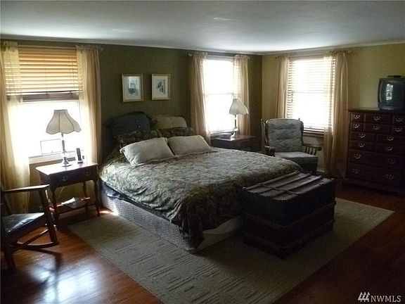5th image of 615 W 3rd St
