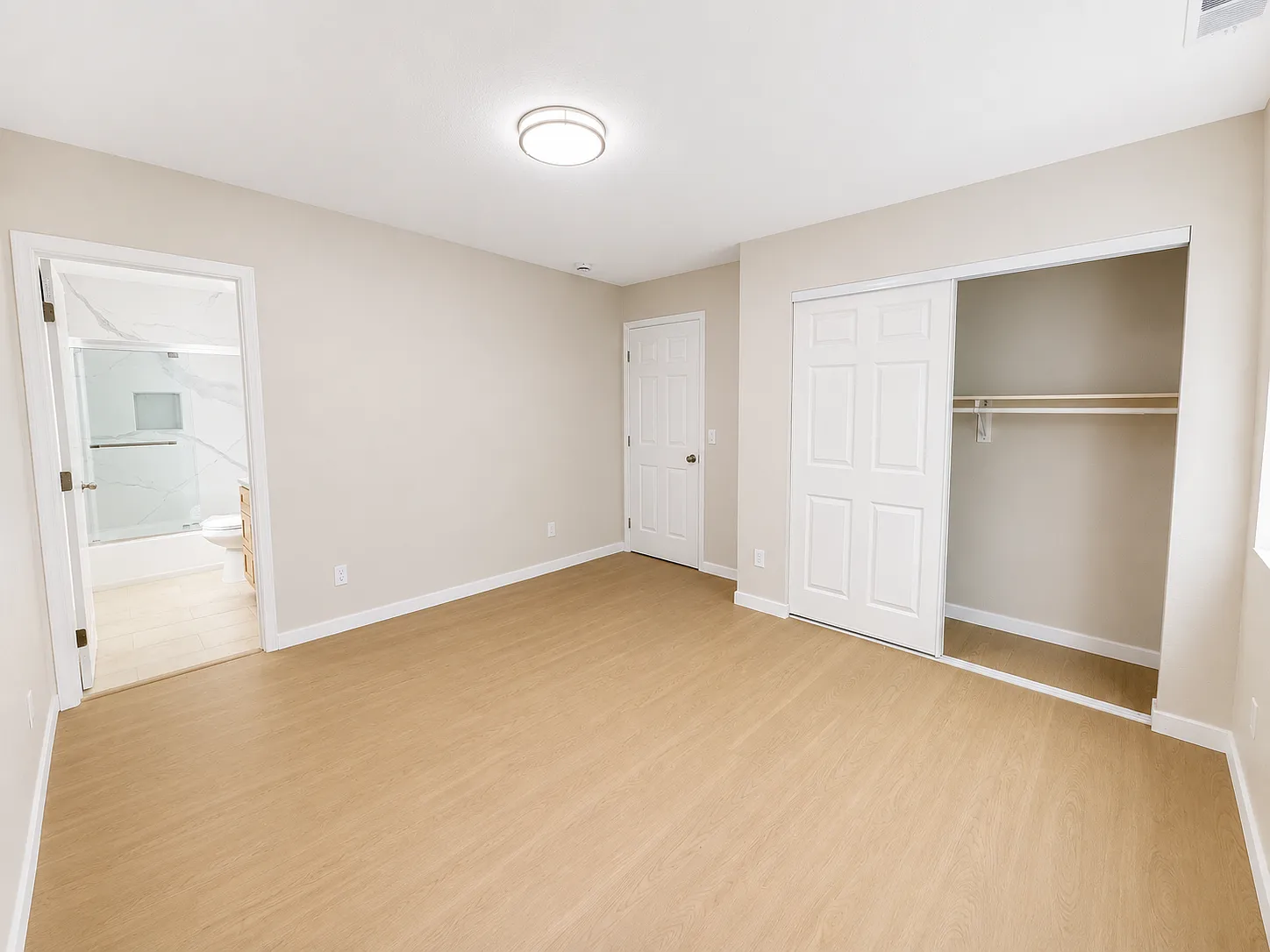 3 bed, 999 sqft, $3,800 — Photo 4