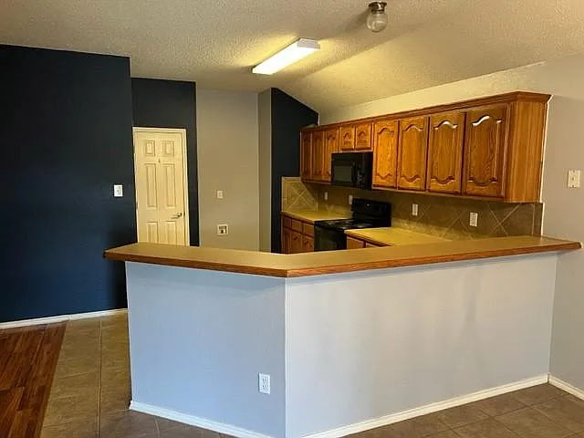 2817 Spencer Cir — Photo 2