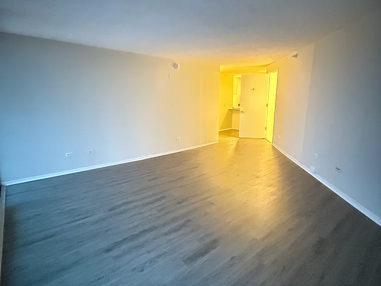 544 N State St — Photo 12