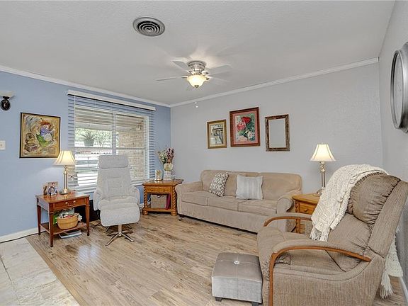 5th image of 10642 Larkwood St