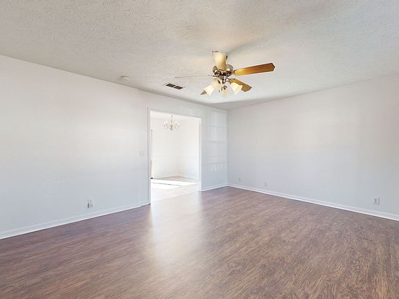 4th image of 8829 Cressent Glen Ct
