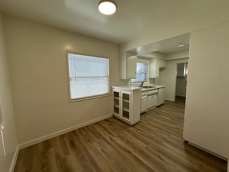 14330 Bon View Ave — Photo 8
