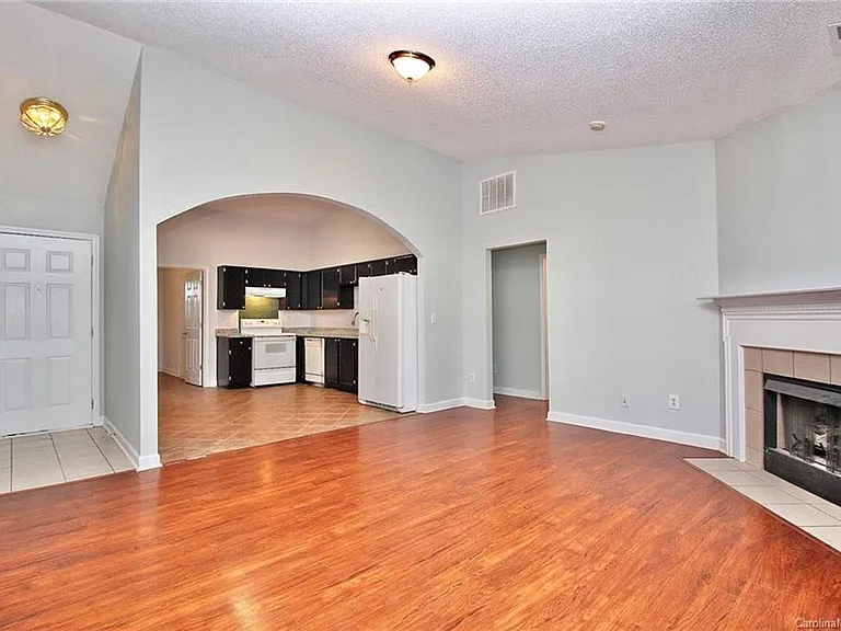 204 Tom Hunter Rd — Photo 7