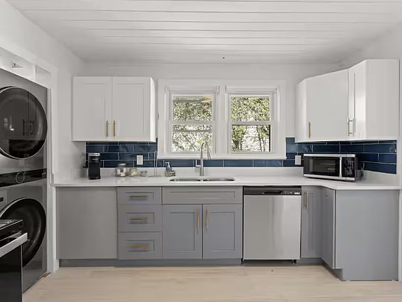 2nd image of 905 Perrin Dr #3