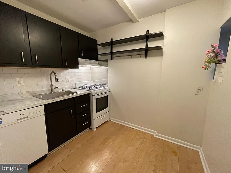 792 S Front St #B — Photo 7