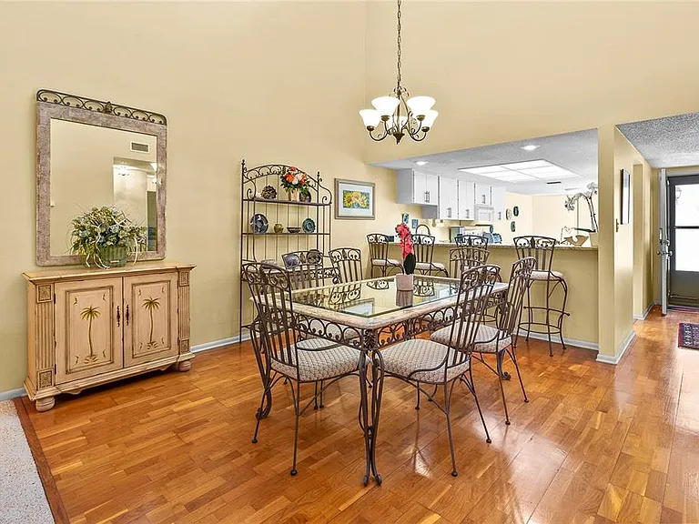 4660 La Jolla Dr — Photo 16
