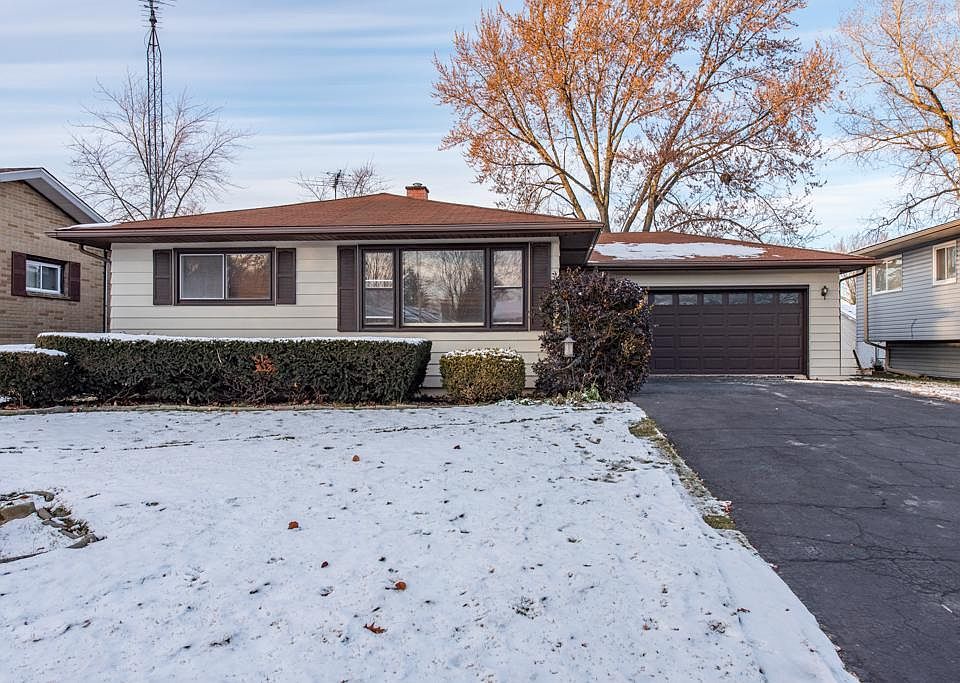 1st image of 2734 Adelaide Ave