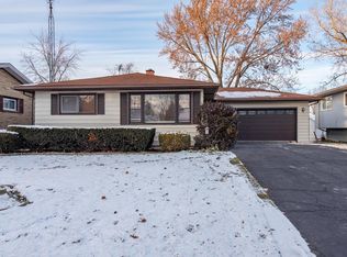 2734 Adelaide Ave, Waukegan, IL 60087