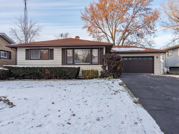 2734 Adelaide Ave, Waukegan, IL 60087