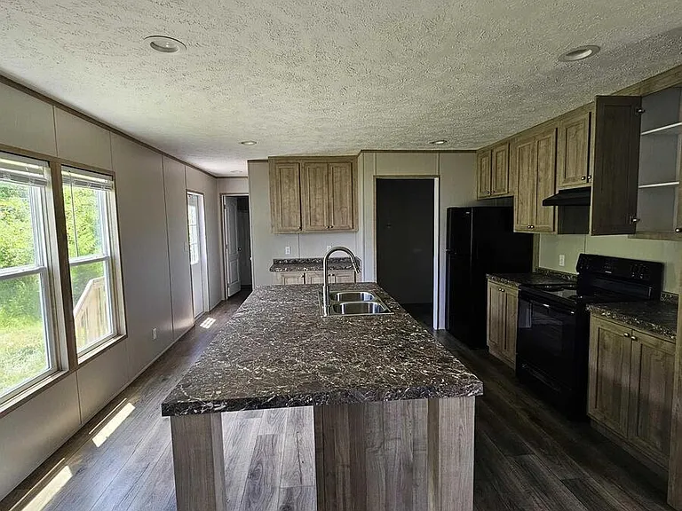 2737 W Washington Ctr #141 — Photo 4