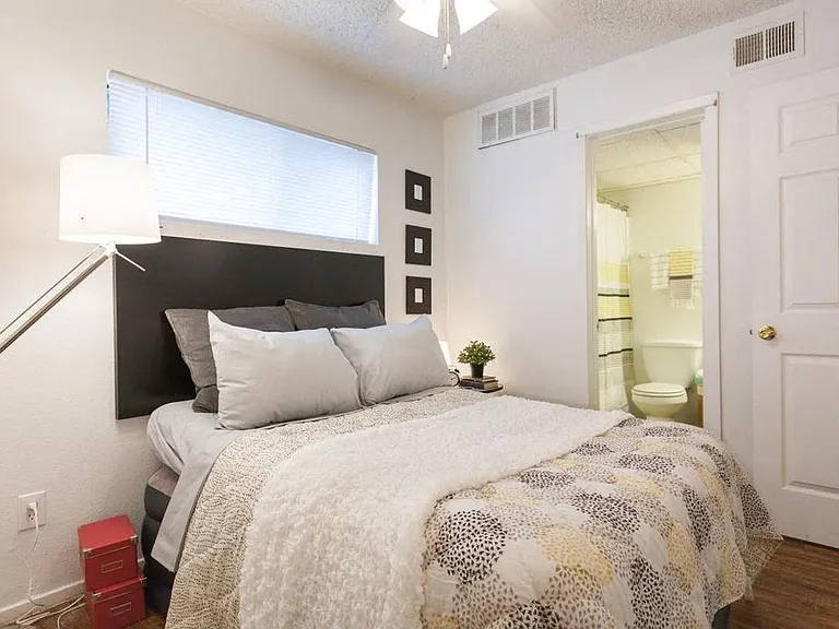 Casa 39 Apartments bedroom with bathroom and decor