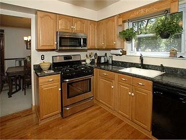 3rd image of 881 Northeast Dr