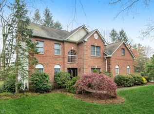 4 Shaw Farm Ct, Randolph, NJ 07869