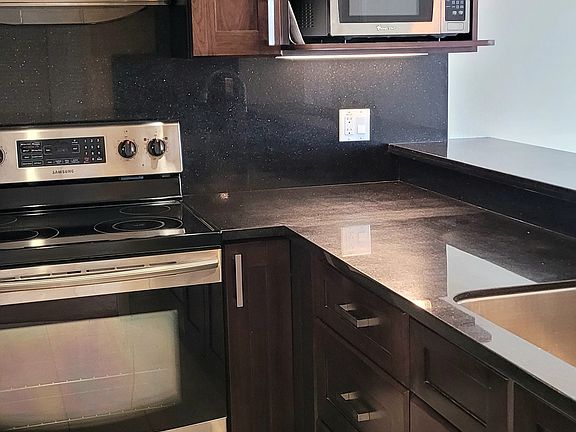 3rd image of 825 La Playa St APT 431