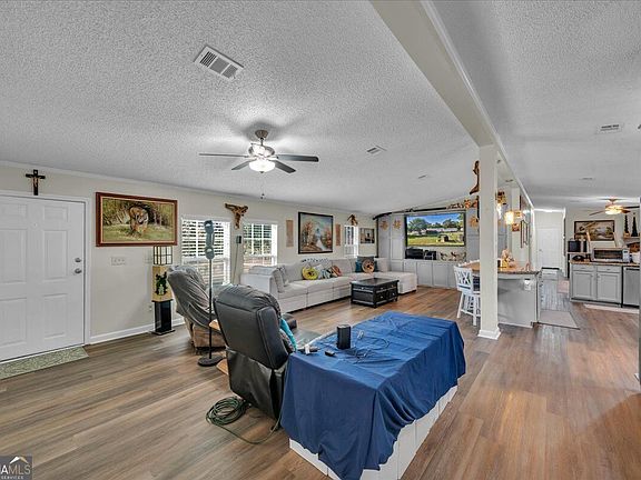 3rd image of 319 Pope Rd