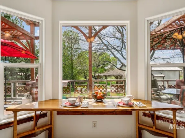 4725 E Victory Rd, Nampa, ID 83687