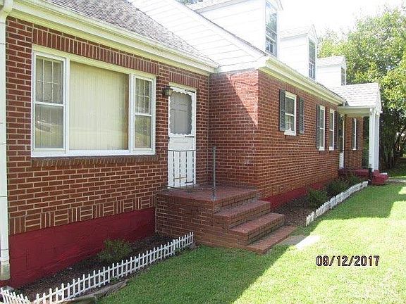 2nd image of 905 McCausland St