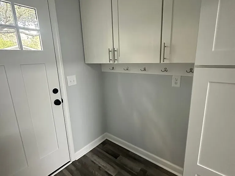 1109 Sidney Dr — Photo 2