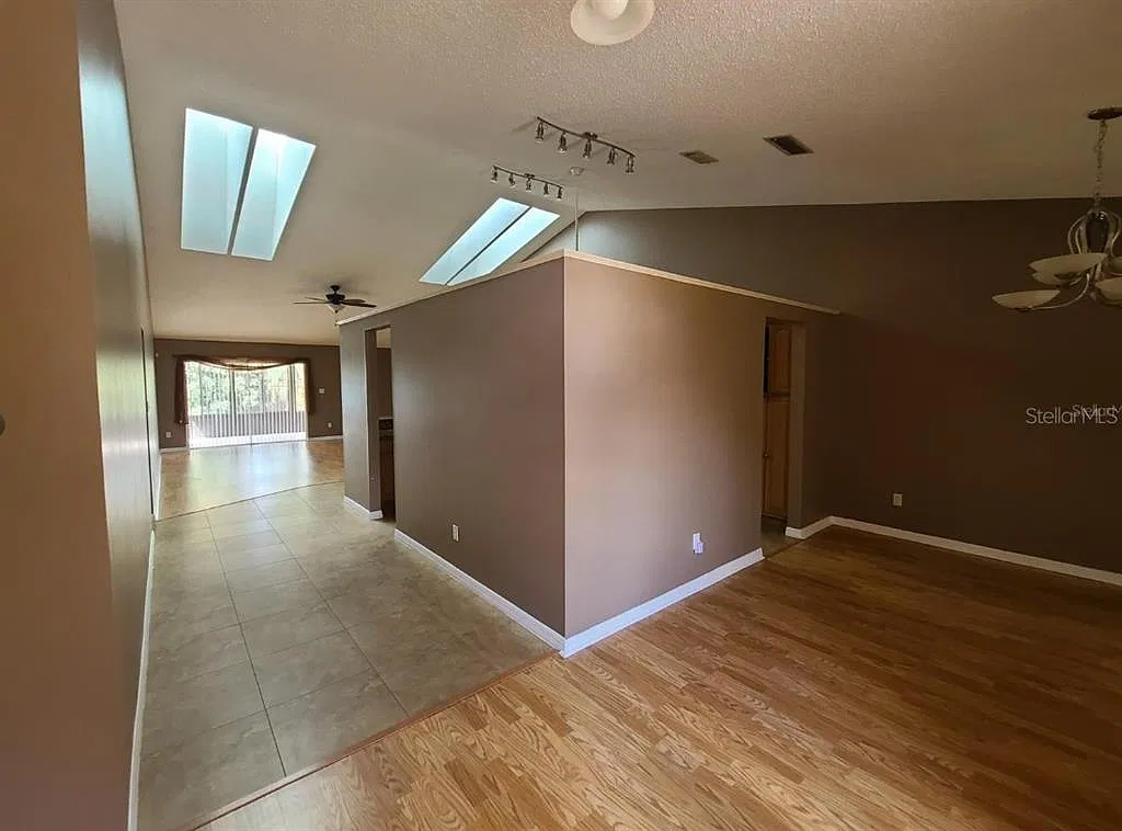 3 bed, 2.0 bath, 2326 sqft, $2,750 — Photo 2