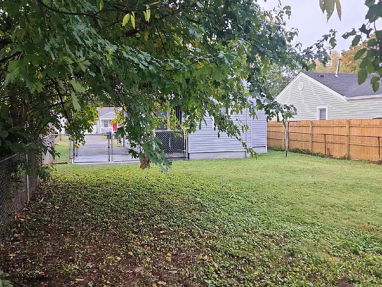 1015 Camden Ave — Photo 4