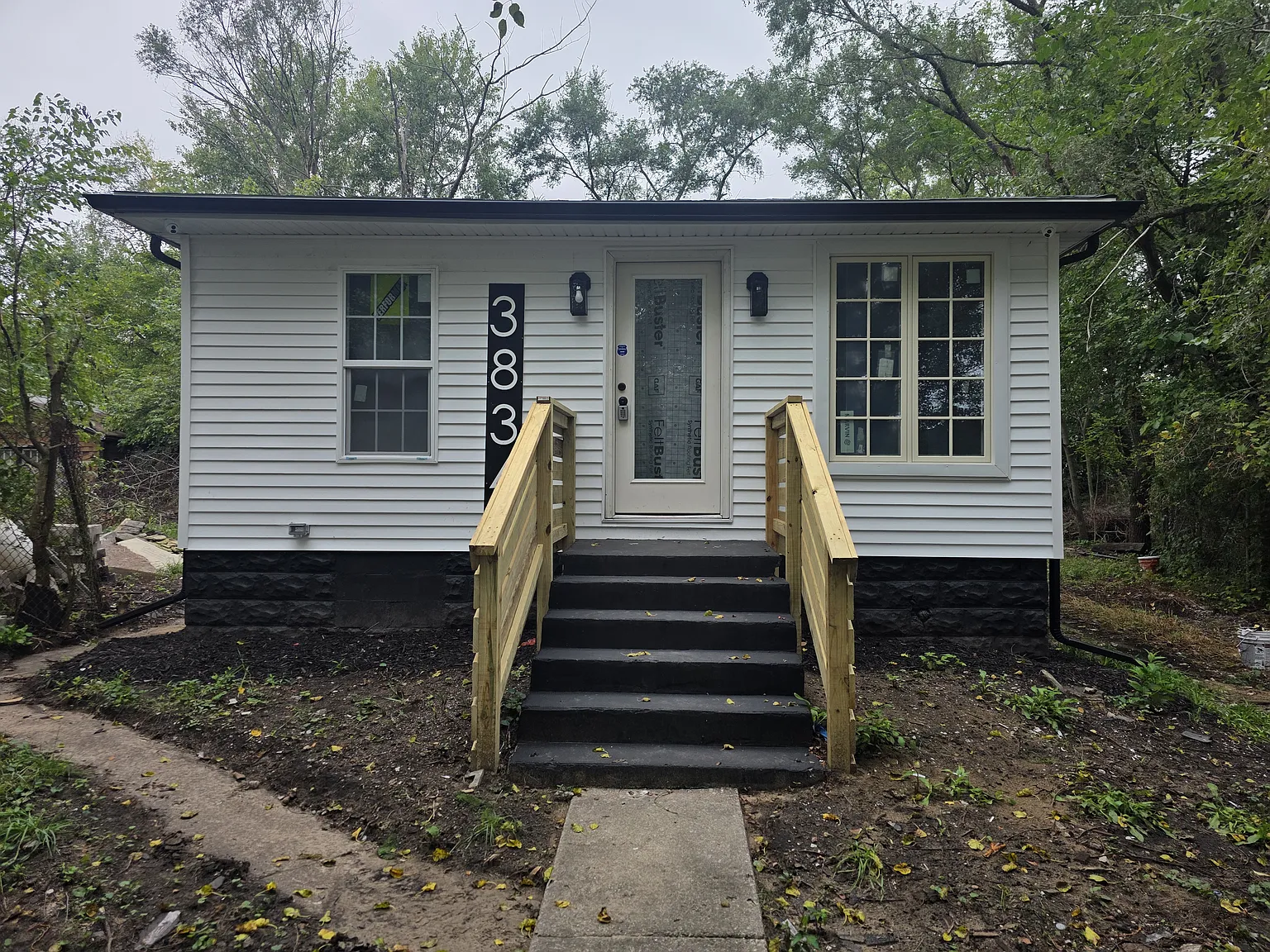4 bed, 980 sqft, $2,300 — Photo 1