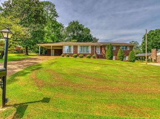 402 Rivermont Dr, Sheffield, AL 35660