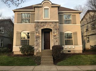 28683 SW Costa Cir E, Wilsonville, OR