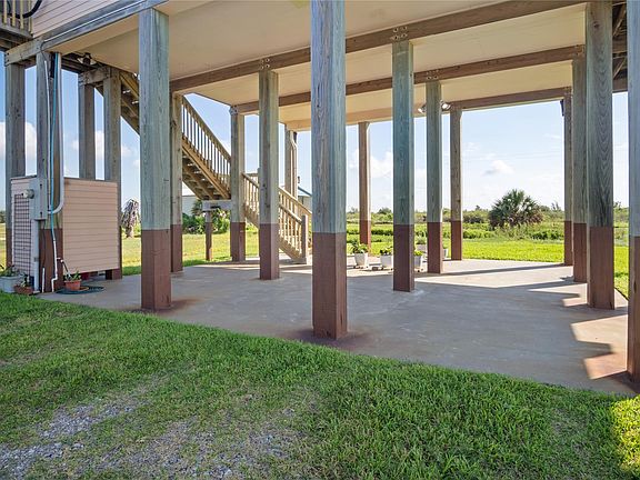 3rd image of 1044 Waco Rd