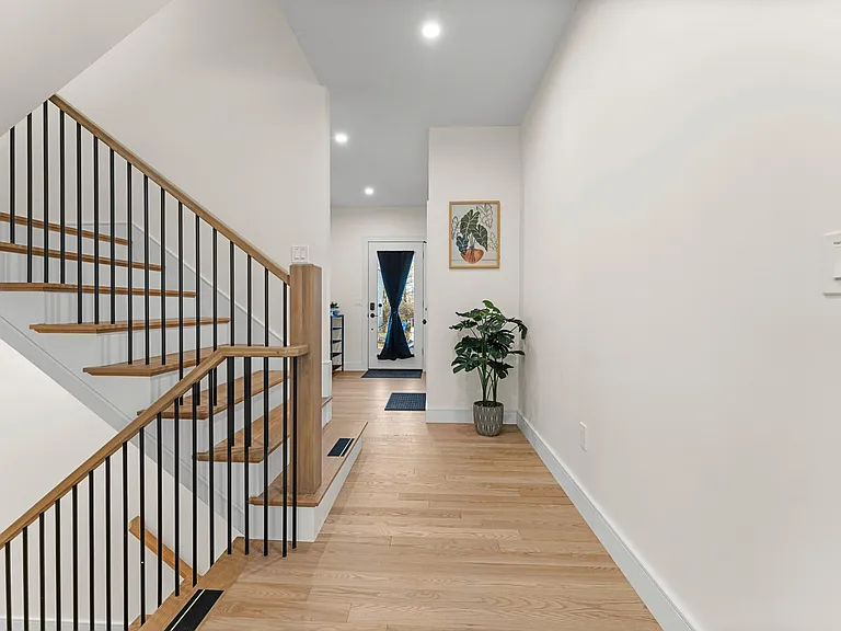 21 Bolton St #2 — Photo 10