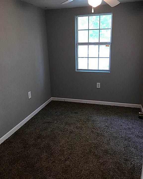 1st image of 1018 Holly St Trlr 2