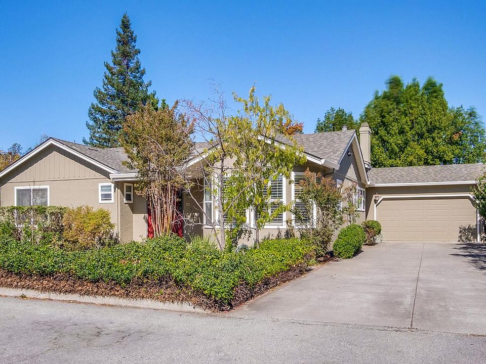 1st image of 579 Crawford Dr