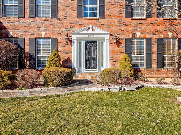 3rd image of 379 Arbor Glen Dr