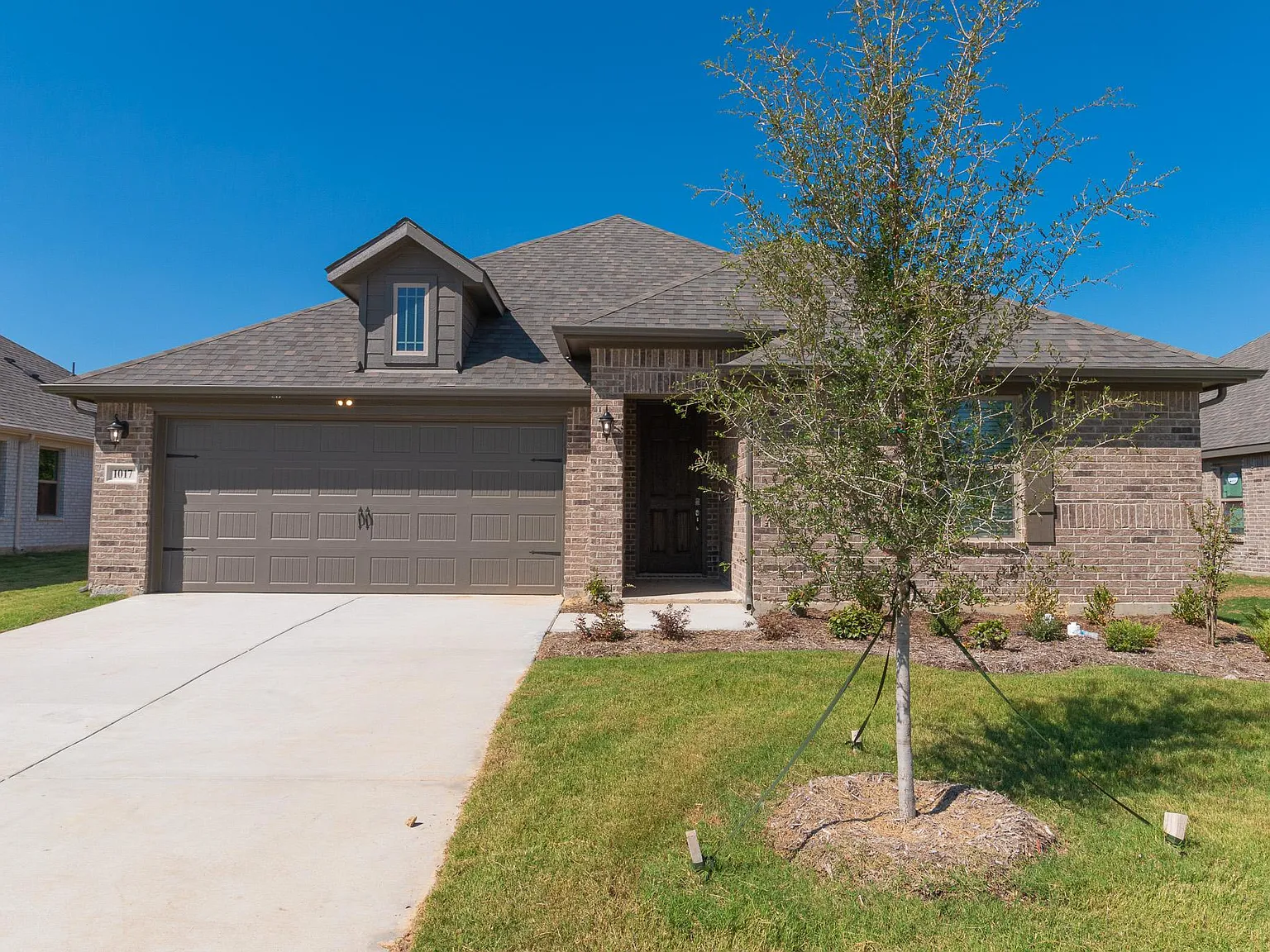 3 bed, 1925 sqft, $2,175 — Photo 1